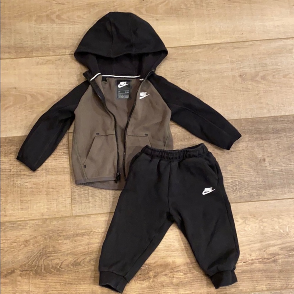 Nike tech fleece 18m